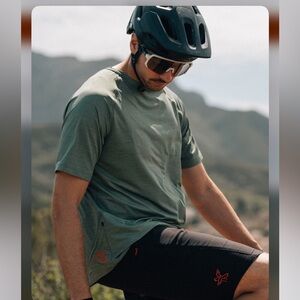 KETL Wayward Short Sleeve Jersey Durable Active Tee Hidden Zipper Pocket green